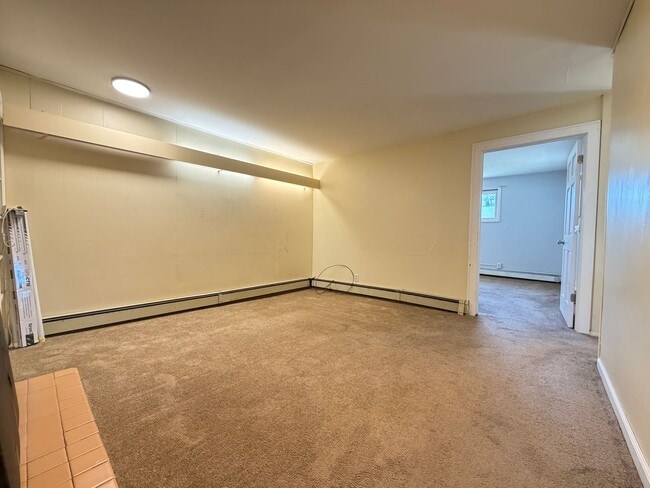 Building Photo - 3 Bedroom Walking Distance from UMD - AVAILABLE AUGUST!