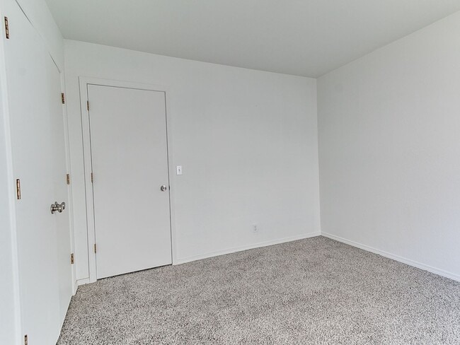 Building Photo - Beautiful 4 bedroom in South Tulsa and Union School District