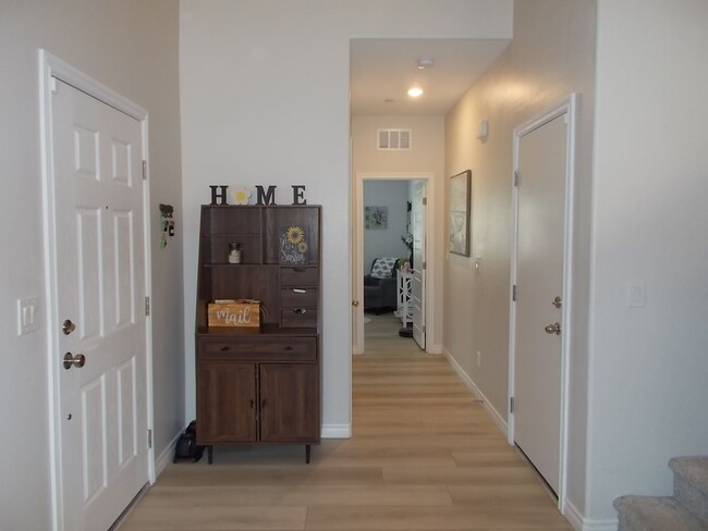 Building Photo - Beautiful 4 Bedroom Home