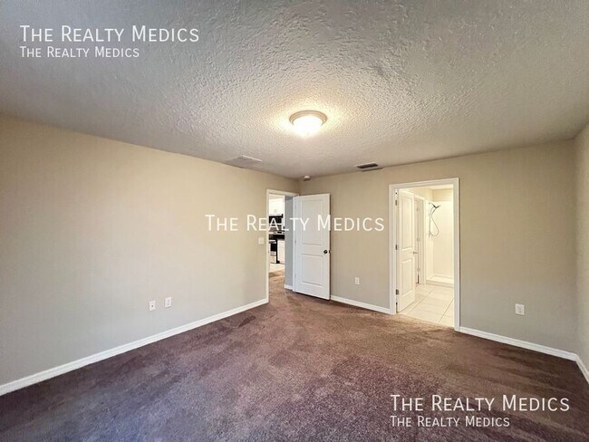 Building Photo - 13063 SW 43rd Ave Rd