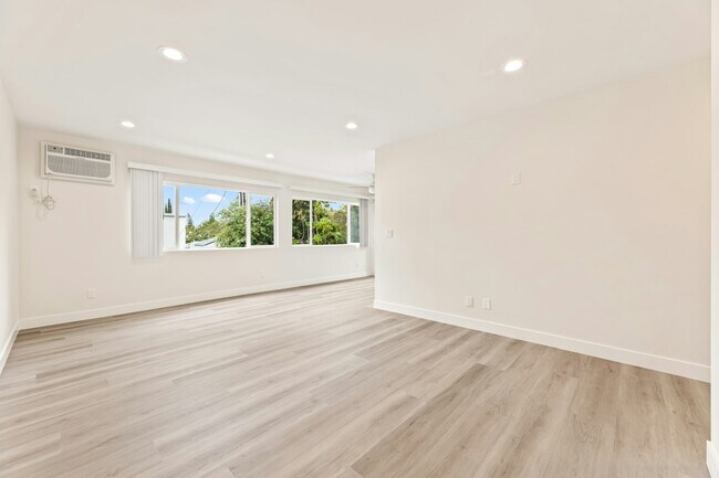 Building Photo - 5409 Radford Ave
