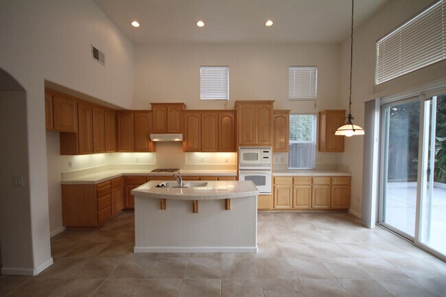 Building Photo - 3 Bed| 2.5 Bath | 2448 SF | 2 Separate Garages | Two Story Home | Tenant pays $190 for WS&G.