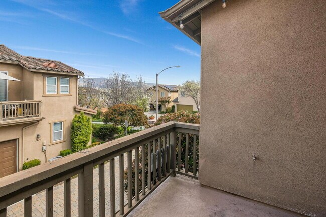 Building Photo - Stunning Corner Unit with Mountain Views & Prime Location!