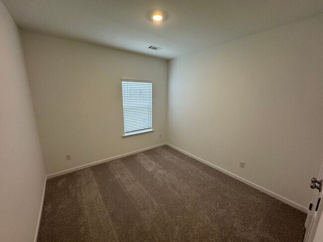 Building Photo - Beautiful 4 bed 3.5 Bath Home in Heart of Lawrenceville!