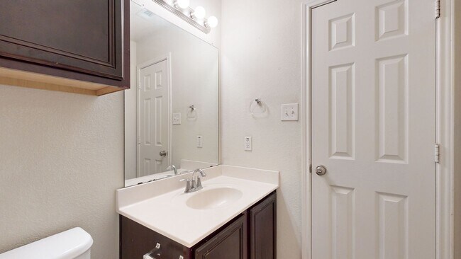 Building Photo - FREE DECEMBER RENT!!!