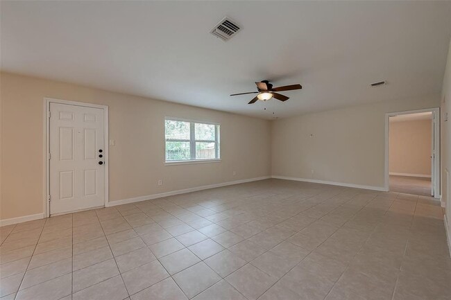 Building Photo - 25907 Glen Loch Dr