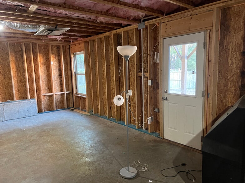 Building Photo - 1556 Rolling View Way SE