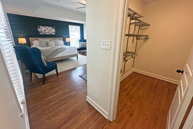 Building Photo - 3815 Montclair Dr