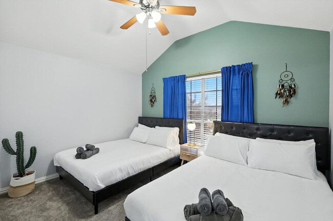 Building Photo - 2516 Castle Pines Dr