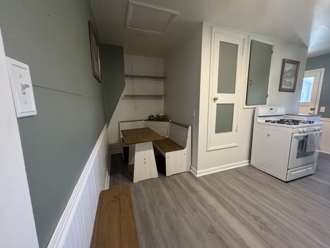 Building Photo - 634 4th Ave N