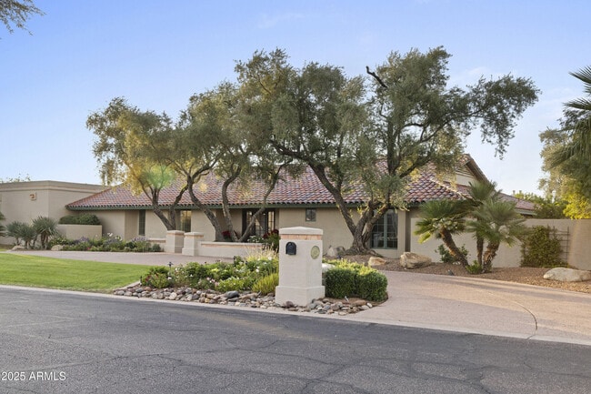 Building Photo - 6131 E Naumann Dr