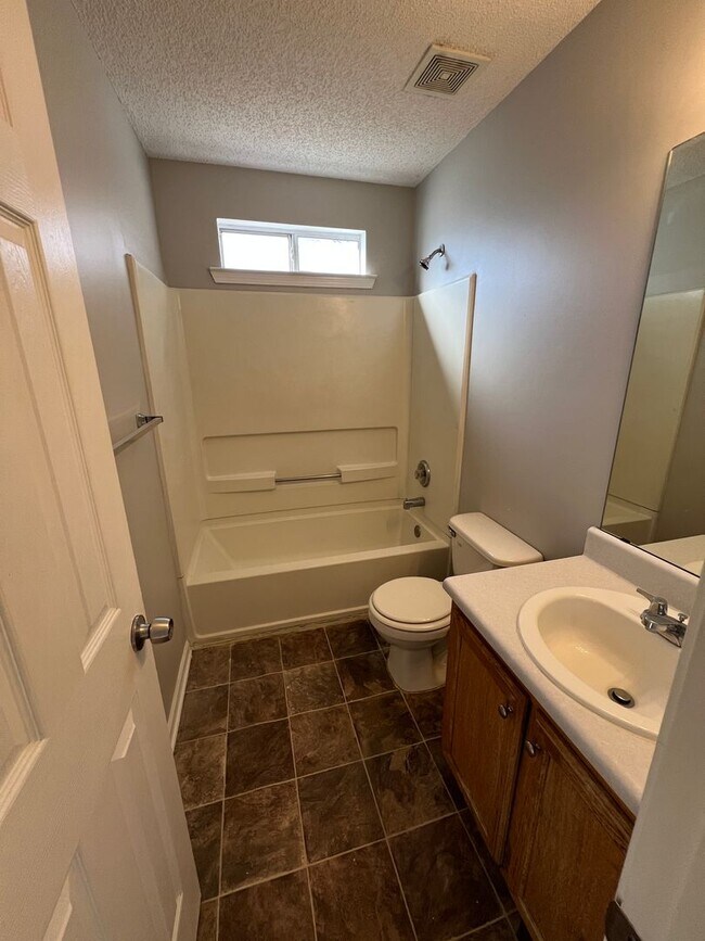 Building Photo - 3414 Bells Landing Dr