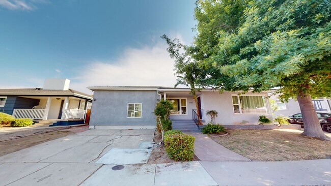 Building Photo - HUGE 8BD/4BA House on Mary Lane Dr!! POOL!...