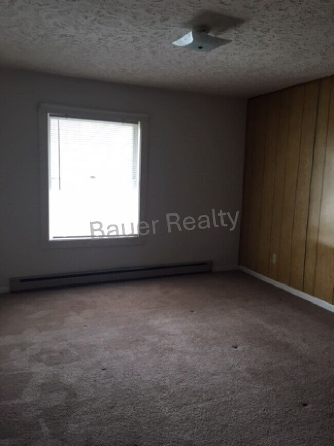 Building Photo - tb200r