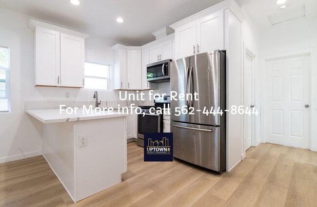 Building Photo - House - 2 Bedrooms / 1 Baths - Norwalk