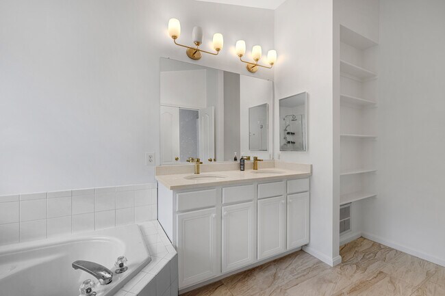 Building Photo - 2032 Ashleigh Woods Ct