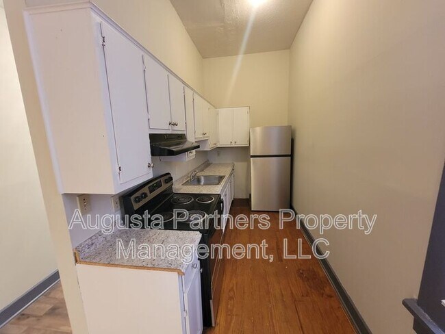 Building Photo - 508 3rd St