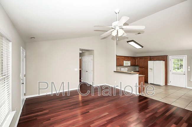 Building Photo - 2510 S Ridge Ave