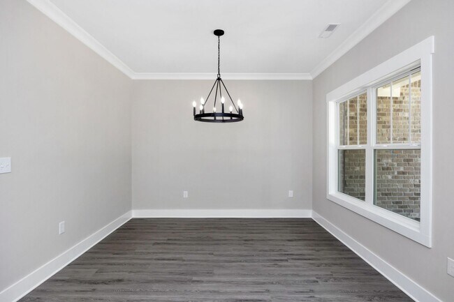 Building Photo - 4 Bedroom, 2 Bath