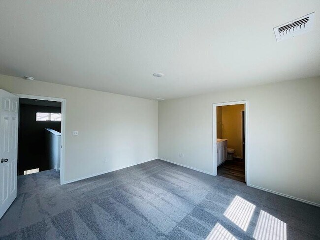 Building Photo - 63 Pacific Loon St