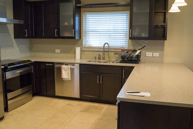 Building Photo - Evolve Real Estate: Fully Remodeled Gorgeous Bungalow in West Wash Park. 2 Bedrooms August 1!