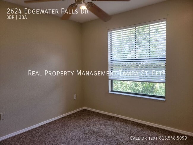 Building Photo - 2624 Edgewater Falls Dr