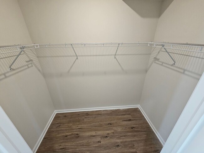 Building Photo - First Floor Luxury Flat