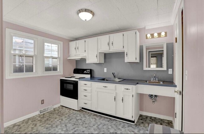 Building Photo - 1902 Thompson St