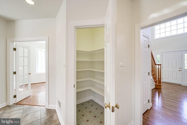 Building Photo - 6207 Woodland Lake Dr