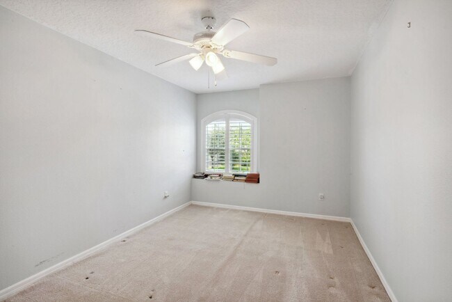Building Photo - 4 Bedroom Single Family in Orlando