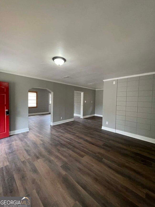 Building Photo - 113 Lakeview Dr
