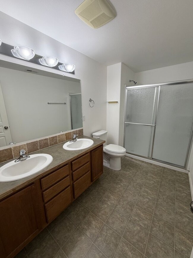 Building Photo - Cozy Hayden Home!!