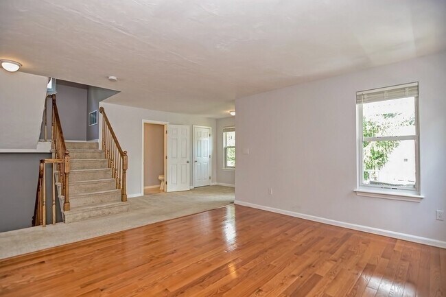 Building Photo - 35 Lilac Cir