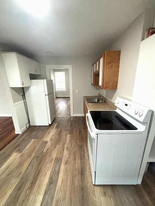 Building Photo - 579 Willow St