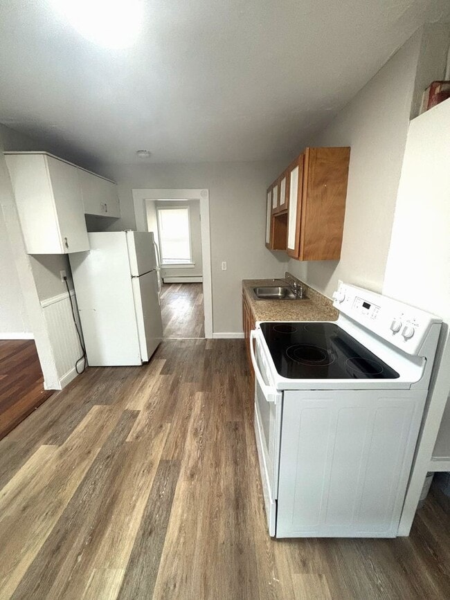 Building Photo - 579 Willow St