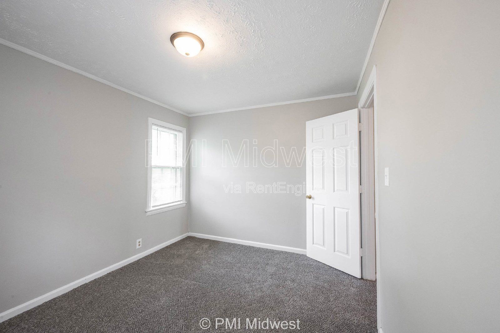 Building Photo - 270 S Lasalle St