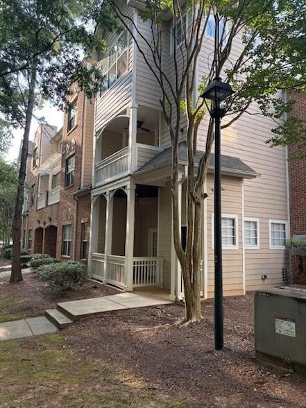 Building Photo - 245 Amal Dr SW
