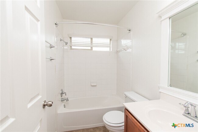 Building Photo - 7003 Osbaldo Dr