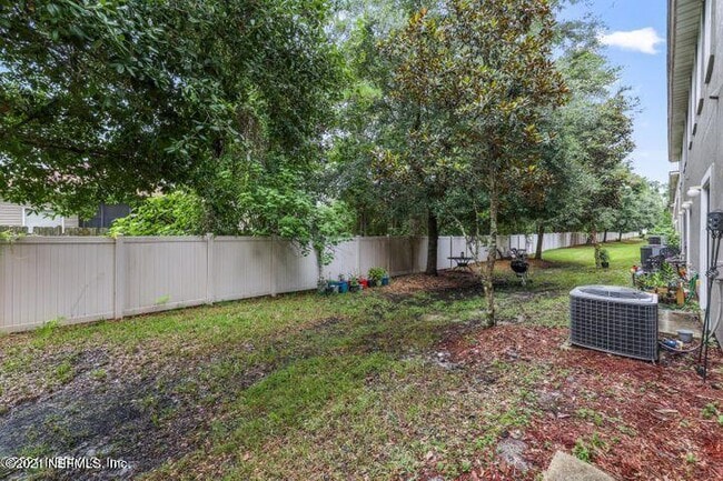 Building Photo - 631 Scrub Jay Dr