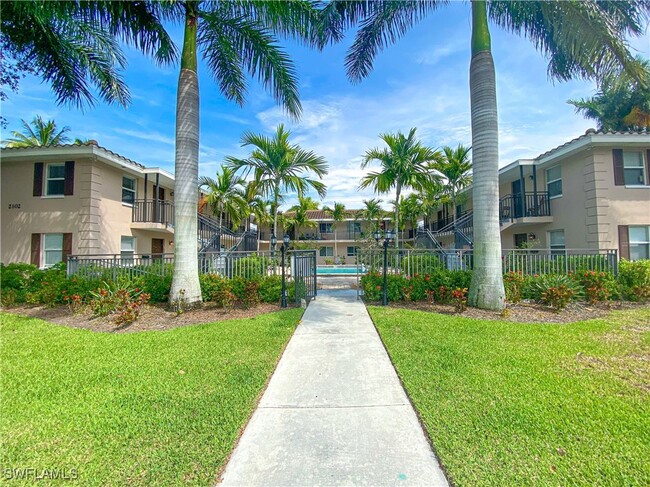 Building Photo - 2102 Alamanda Dr