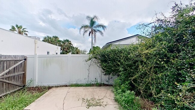 Building Photo - MOVE IN SPECIAL $500 OFF FIRST MONTH!! Beach Living at it's Best!  Two Bedroom/One Bath Ground Fl...