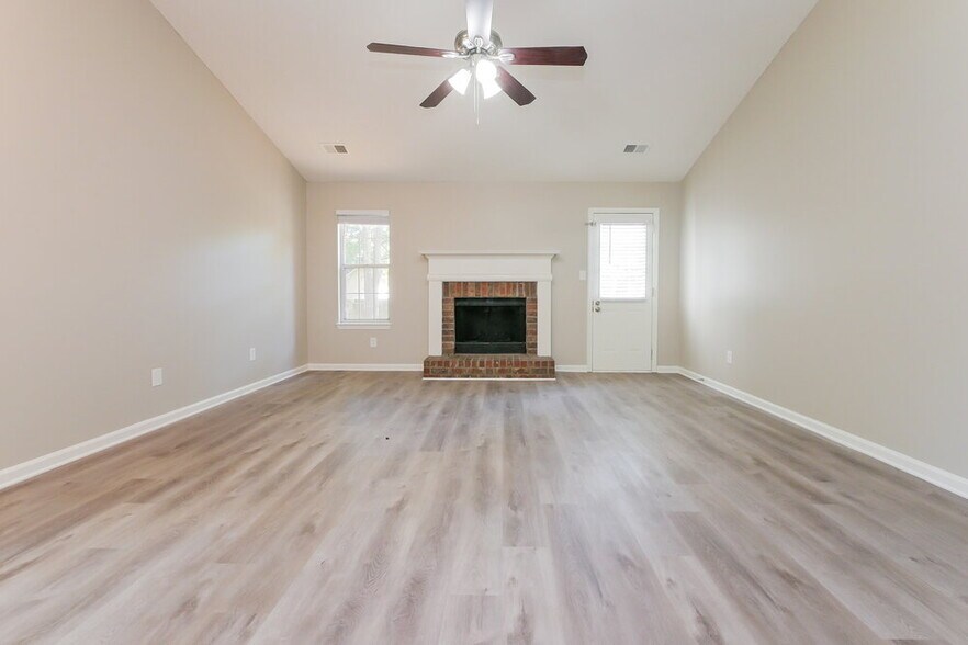 Building Photo - 1575 Elizabeth Ln