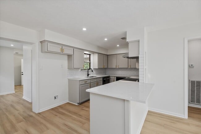 Building Photo - 20 Woody Creek Dr