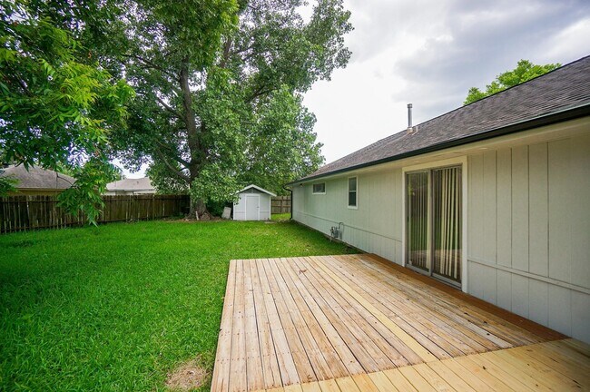 Building Photo - 10834 Parkland Woods Dr