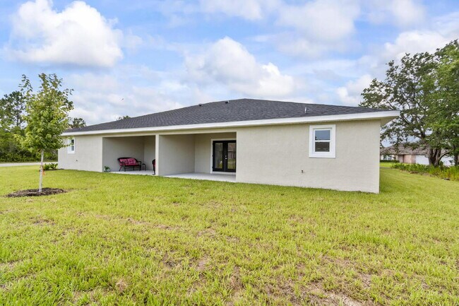 Building Photo - Modern Living Awaits!