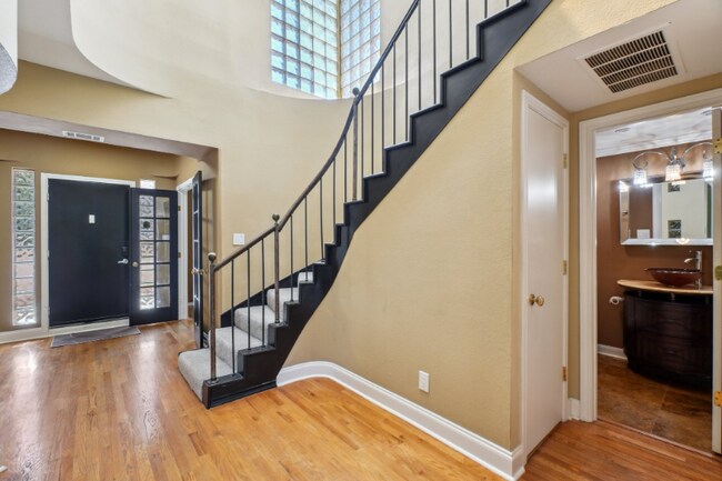 Building Photo - 4040 Avondale Ave