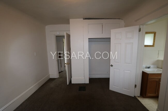 Building Photo - 2 Bedroom 2 Bath House