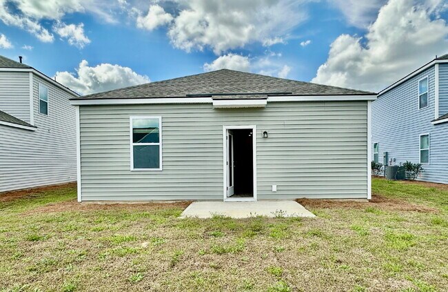 Building Photo - Four Bedroom Single Level Home in the Retreat at East Argent!