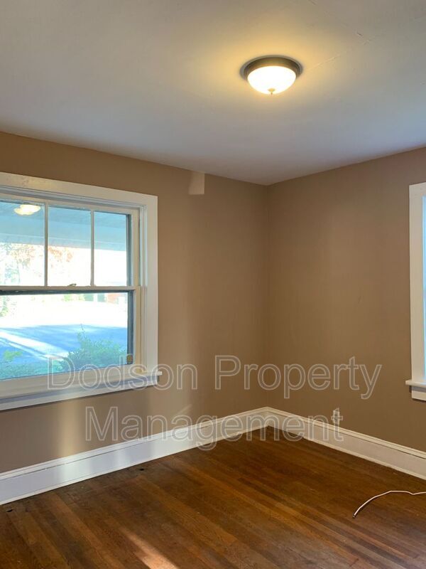 Building Photo - 901 E Nine Mile Rd