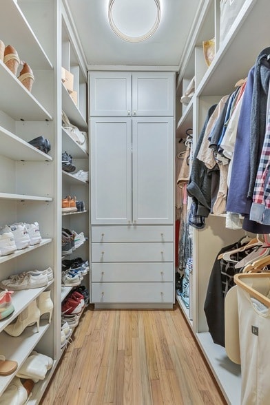 Building Photo - 302 S Saint Mary Ave